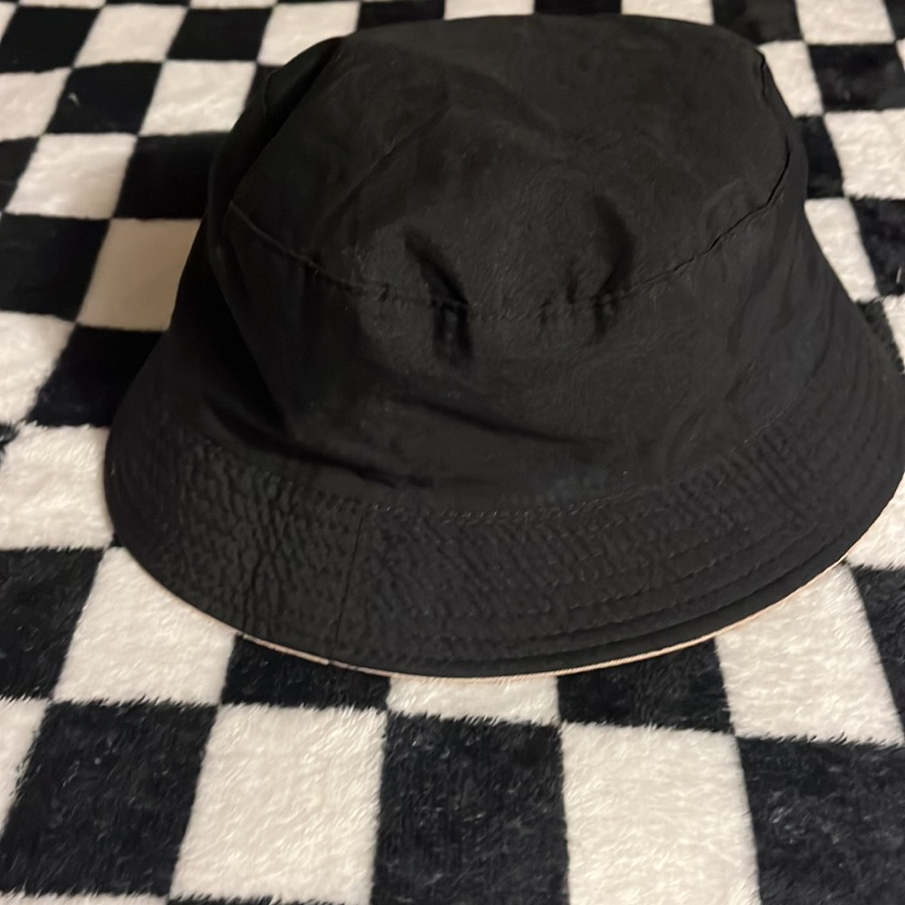 Reversible hat - Picture 2 of 2